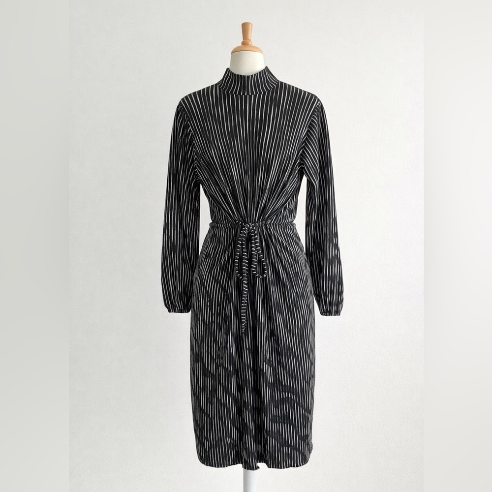 Zara Black and White Long Sleeve Dress